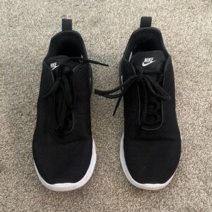 Nike Men's Black and White Athletic Shoes